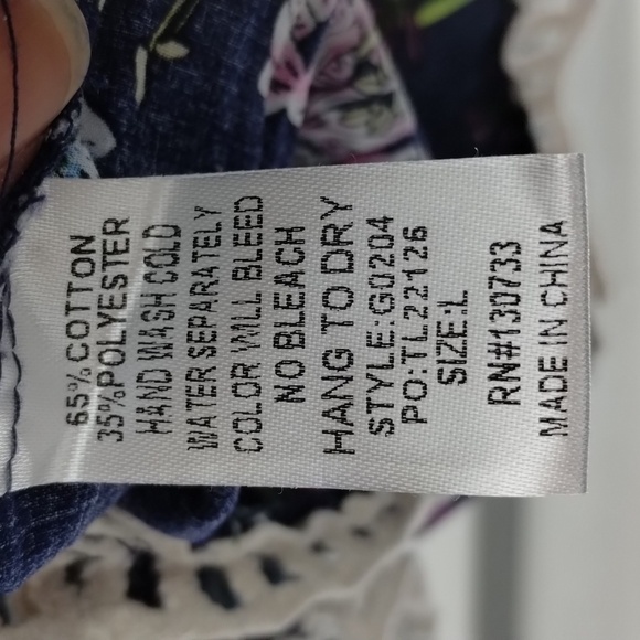 Umgee shorts romper floral print open back size large with pockets lace trim - Picture 8 of 8